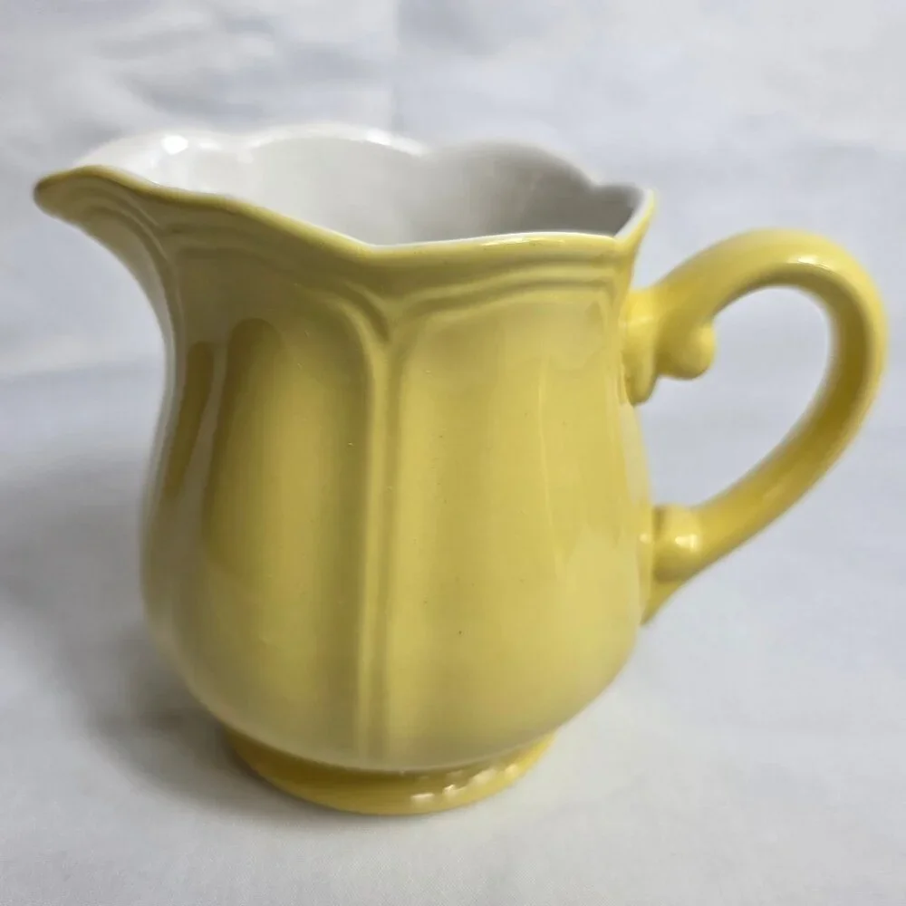 ONE Federalist by Sears Buttercup Creamer Yellow Scalloped Edge No Trim